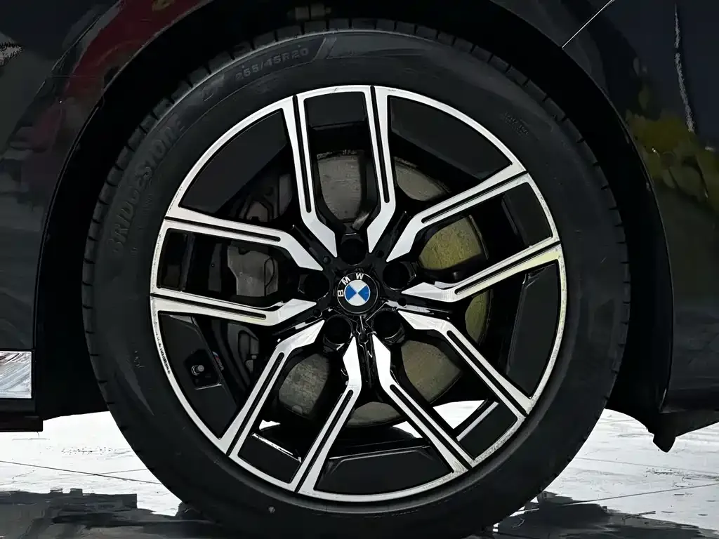 BMW i7 — фото 8