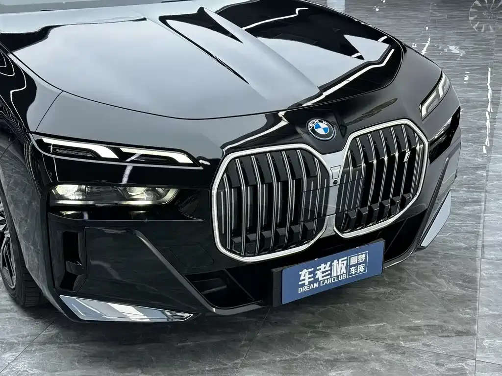 BMW i7 — фото 9