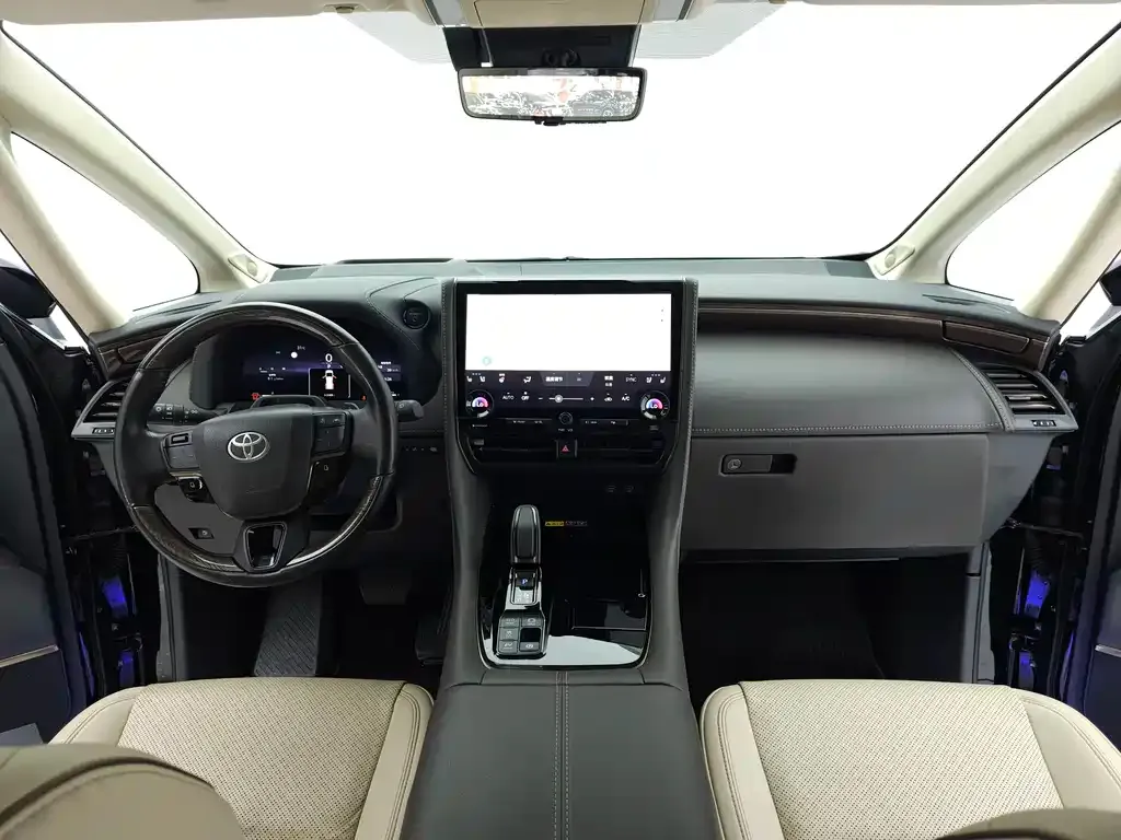 Toyota Alphard — фото 7