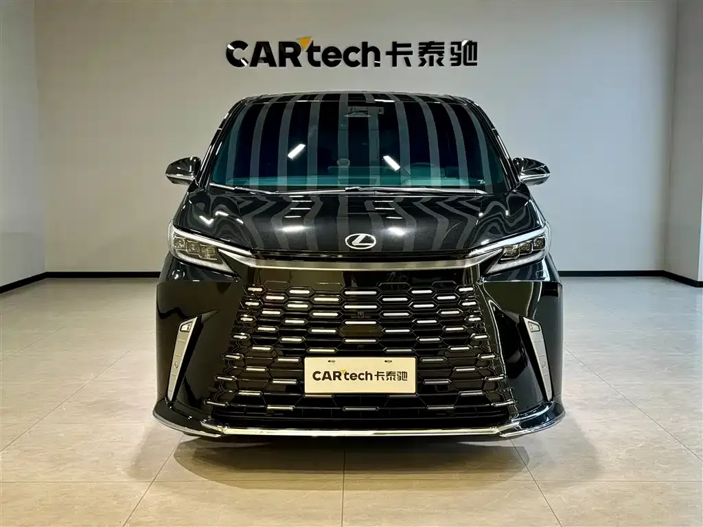 Lexus LM — фото 2