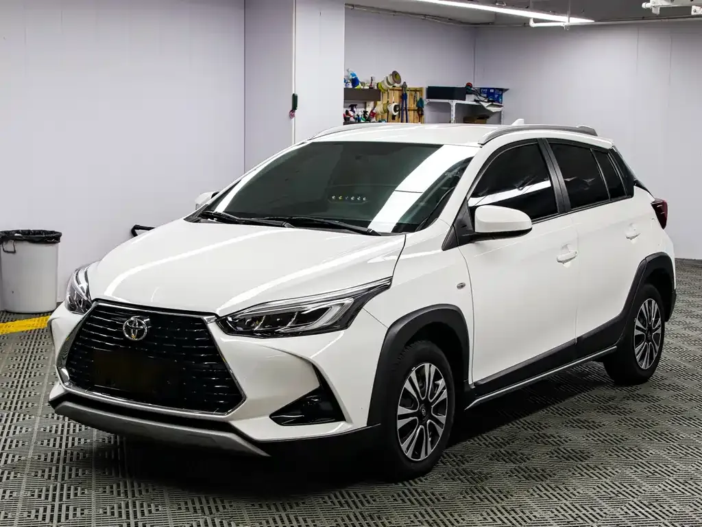 Toyota Yaris L — фото 1