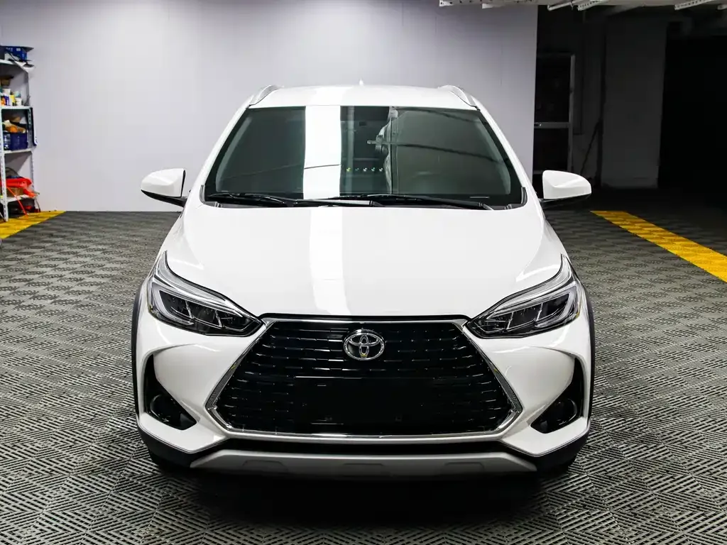Toyota Yaris L — фото 2