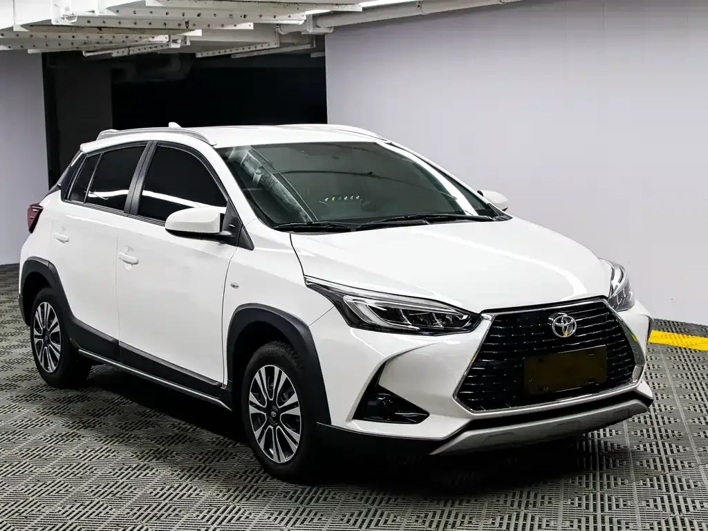 Toyota Yaris L — фото 3
