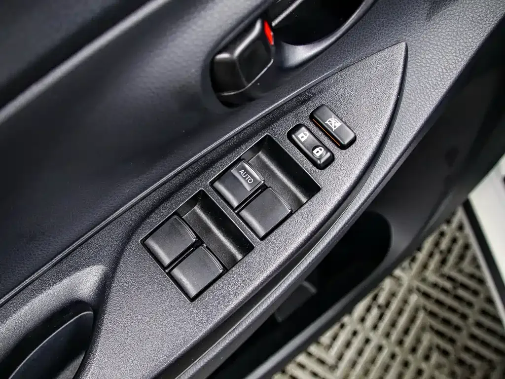 Toyota Yaris L — фото 6