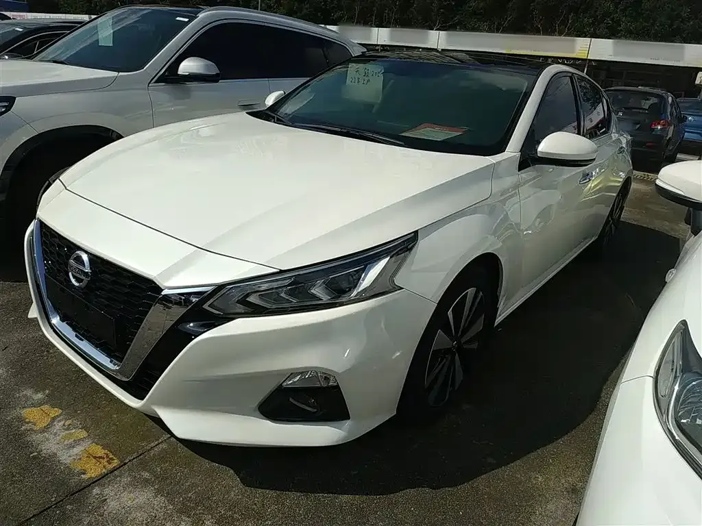 Nissan Teana — фото 1