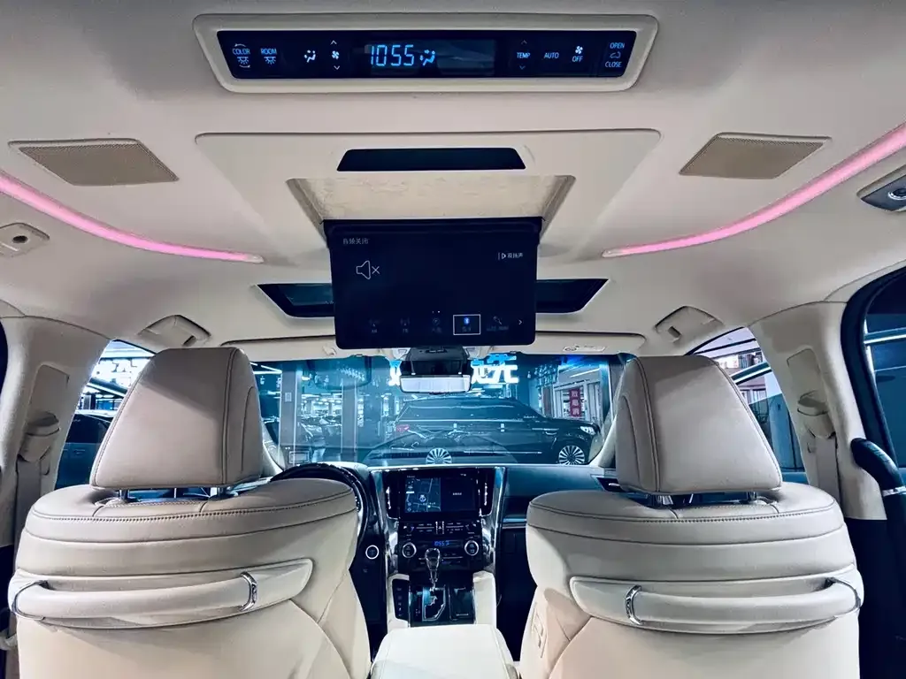 Toyota Alphard — фото 10