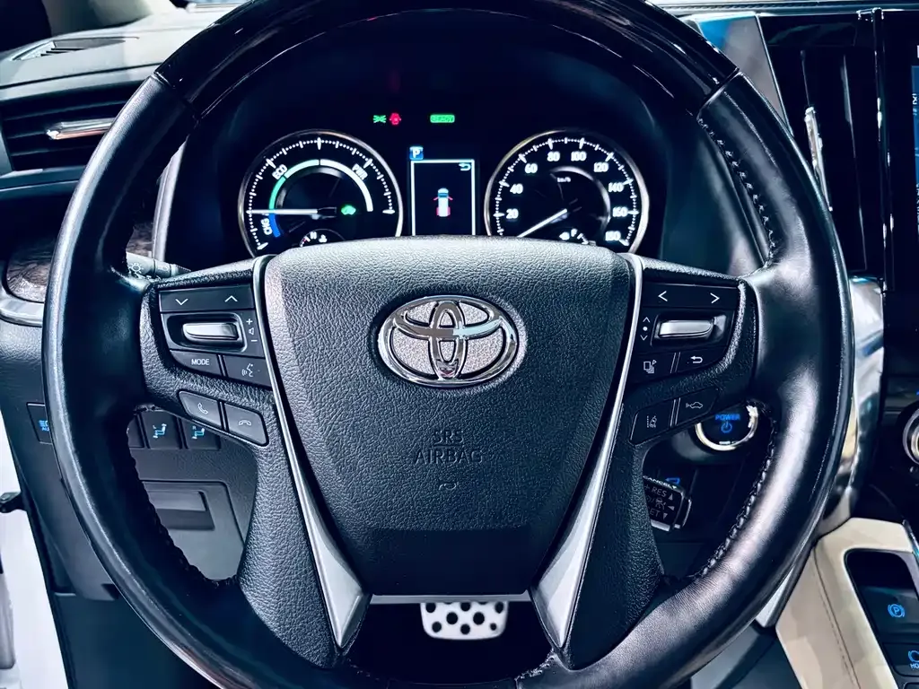 Toyota Alphard — фото 5