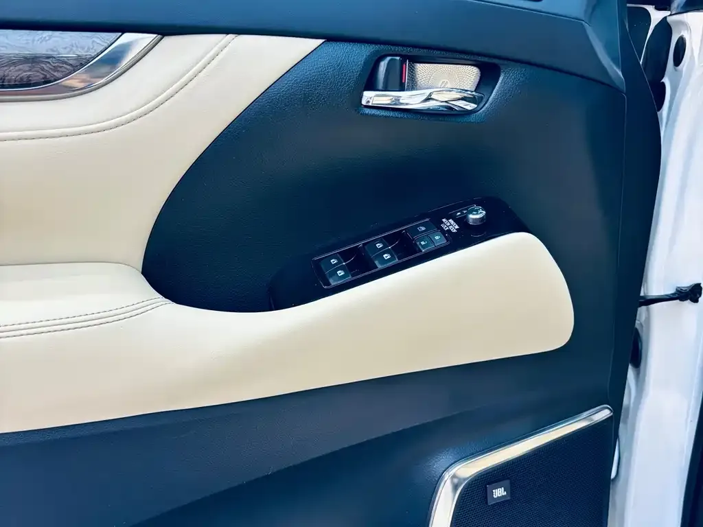 Toyota Alphard — фото 7