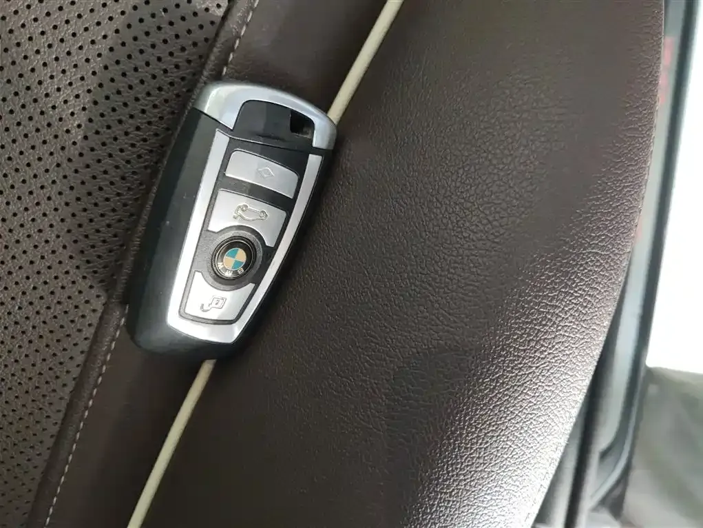 BMW 5 Series New Energy — фото 9
