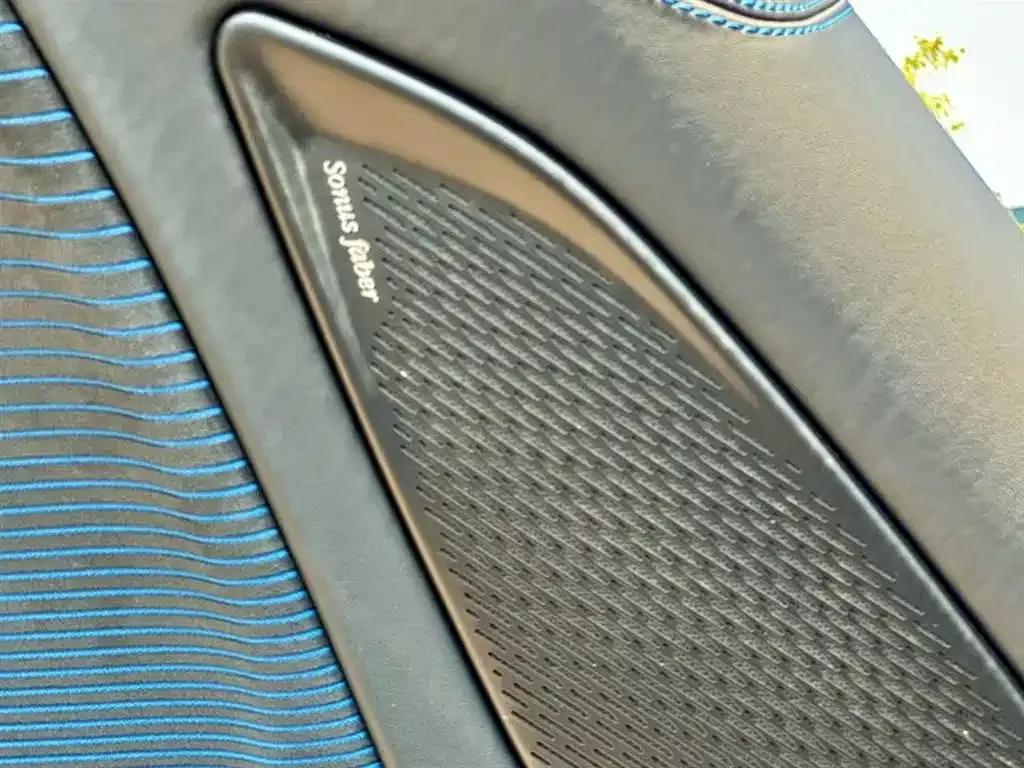 Maserati MC20 — фото 10