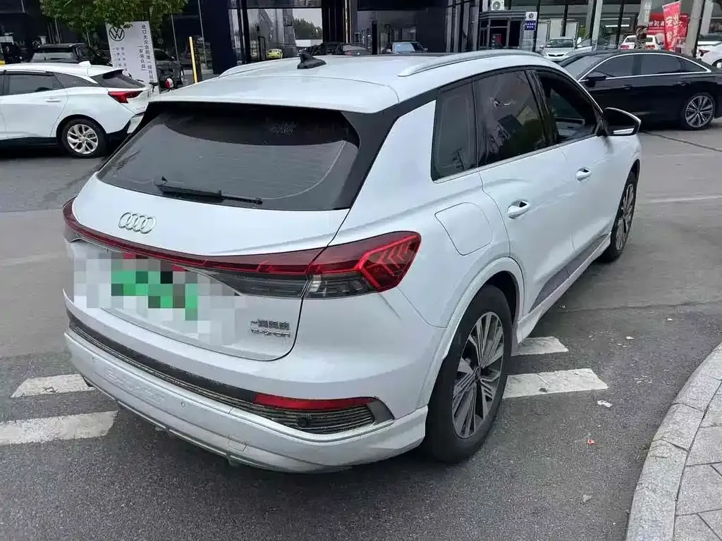 Audi Q4 e-tron — фото 2