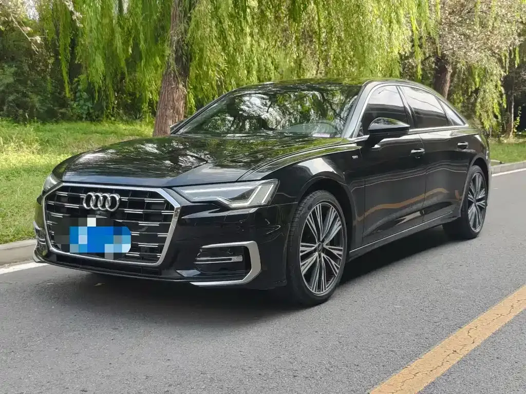 Audi A6L — фото 1
