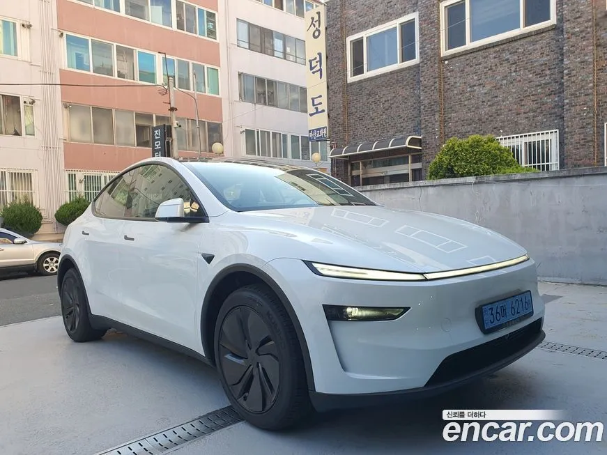 Tesla Model Y — фото 1