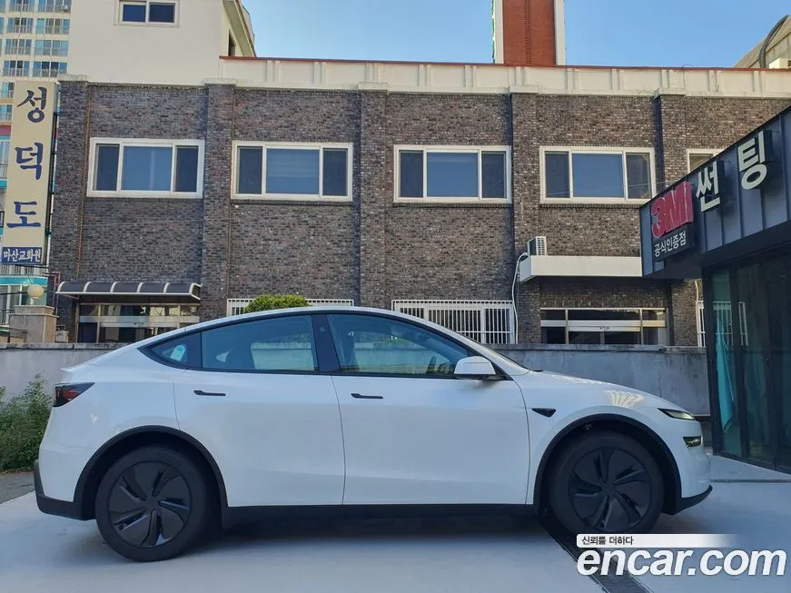 Tesla Model Y — фото 3