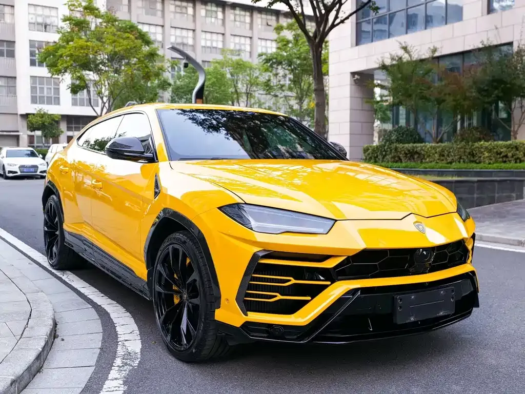 Lamborghini Urus — фото 1