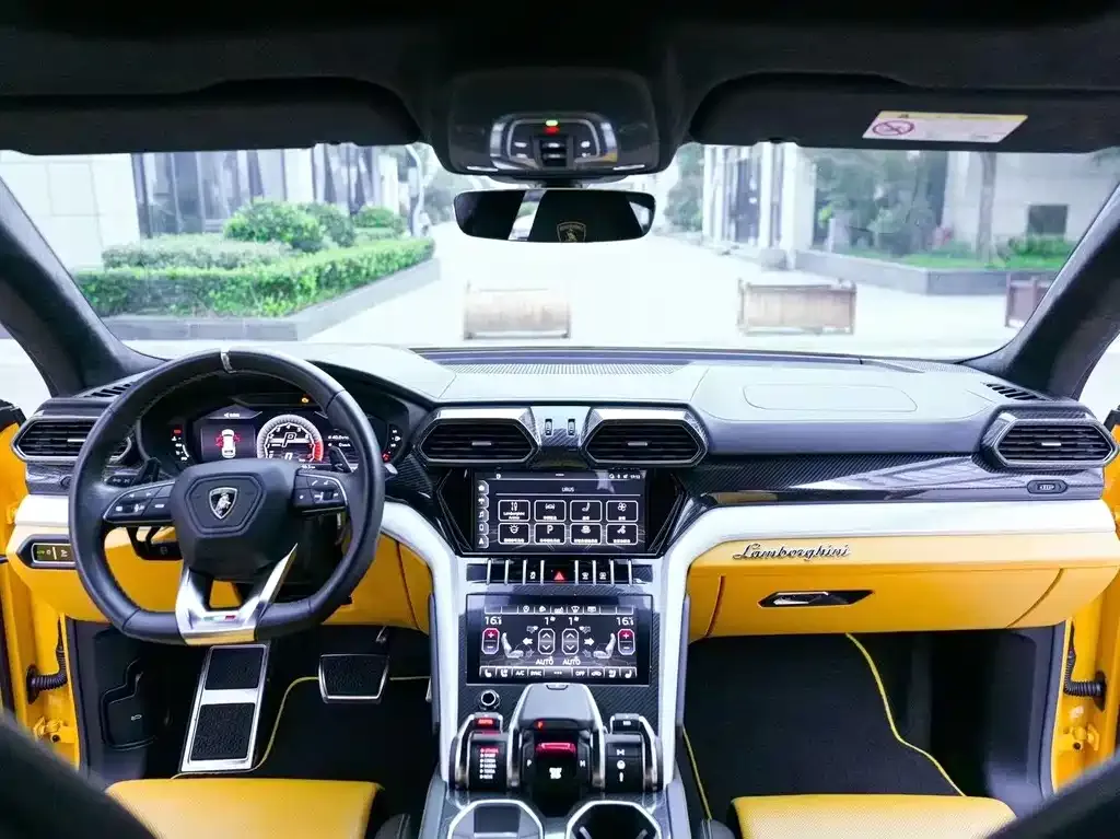 Lamborghini Urus — фото 6