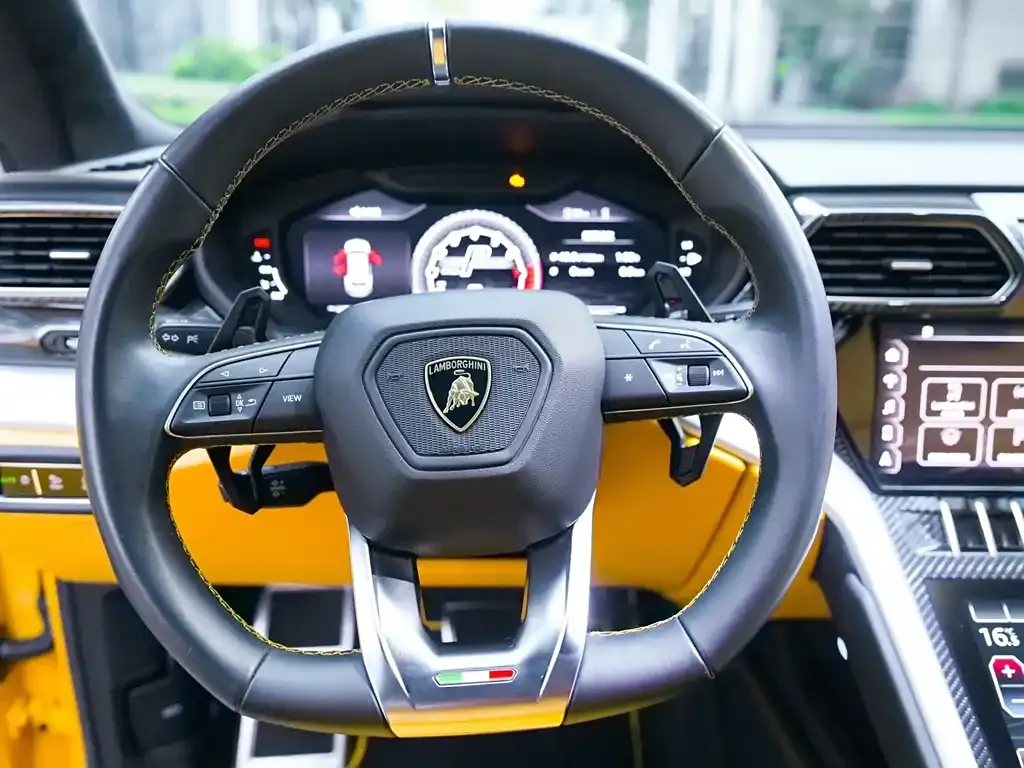 Lamborghini Urus — фото 9