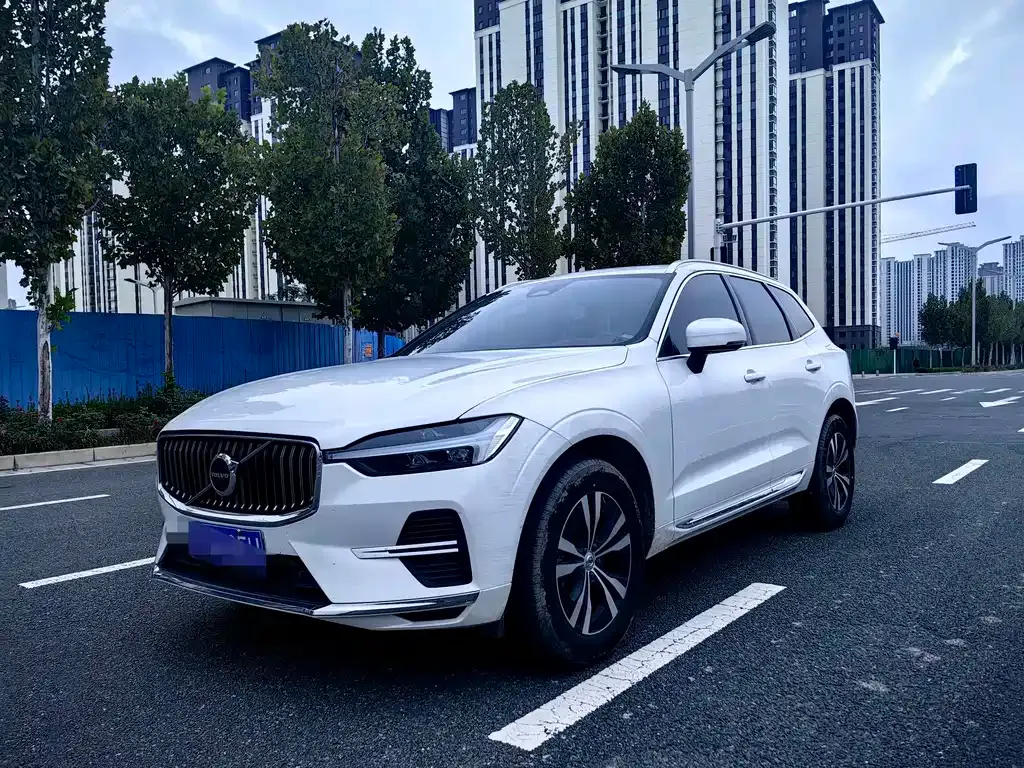 Volvo XC60 — фото 1