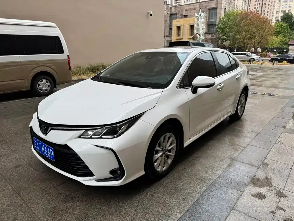 Toyota Corolla — фото 1