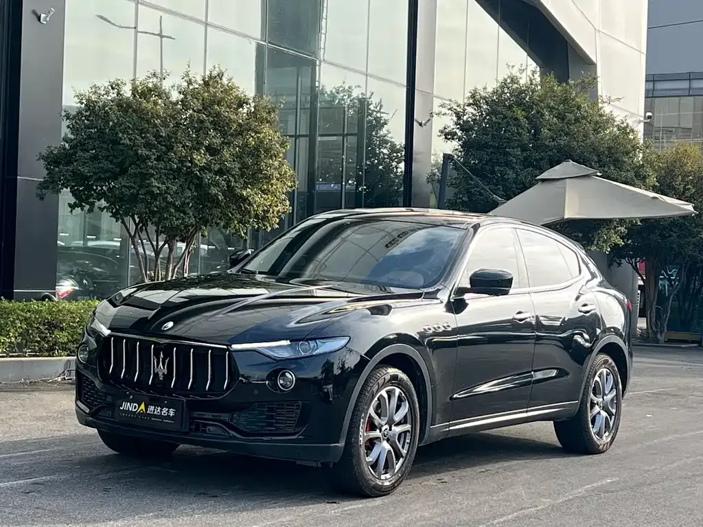 Maserati Levante — фото 1