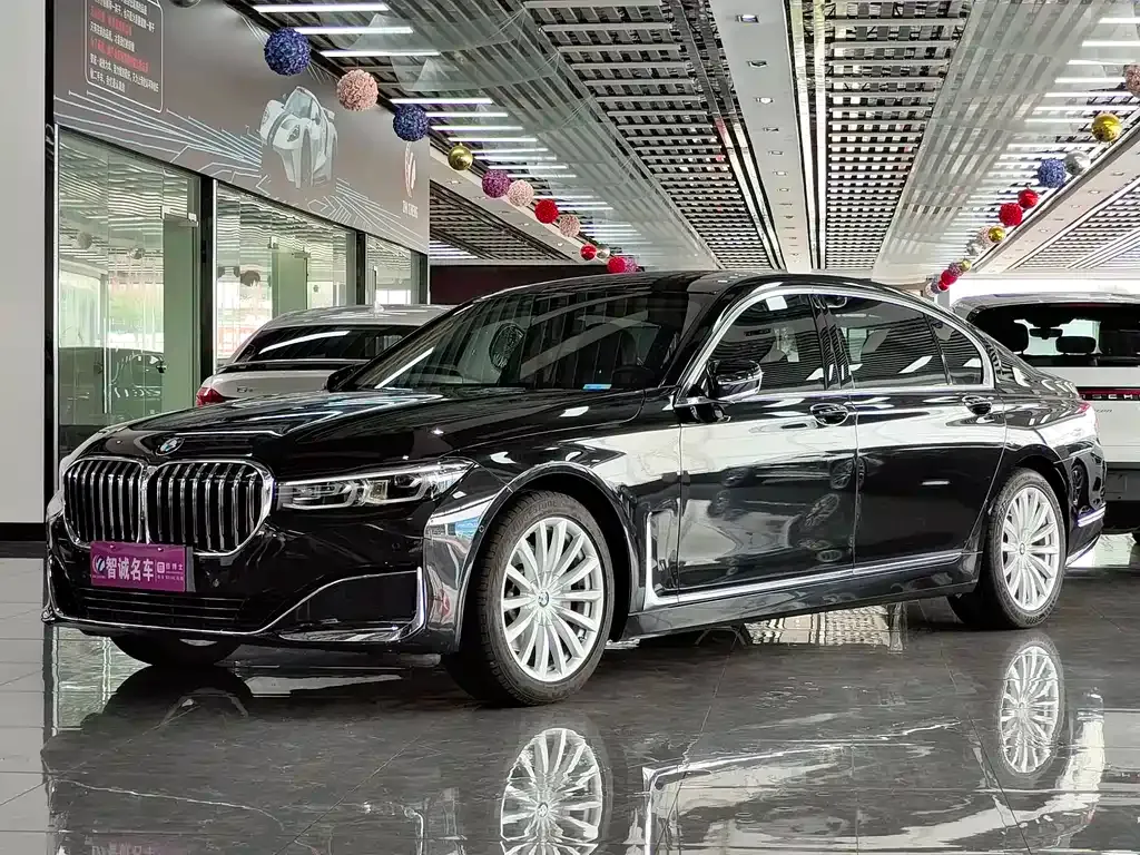BMW 7 Series — фото 1