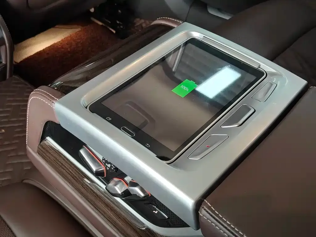 BMW 7 Series — фото 10