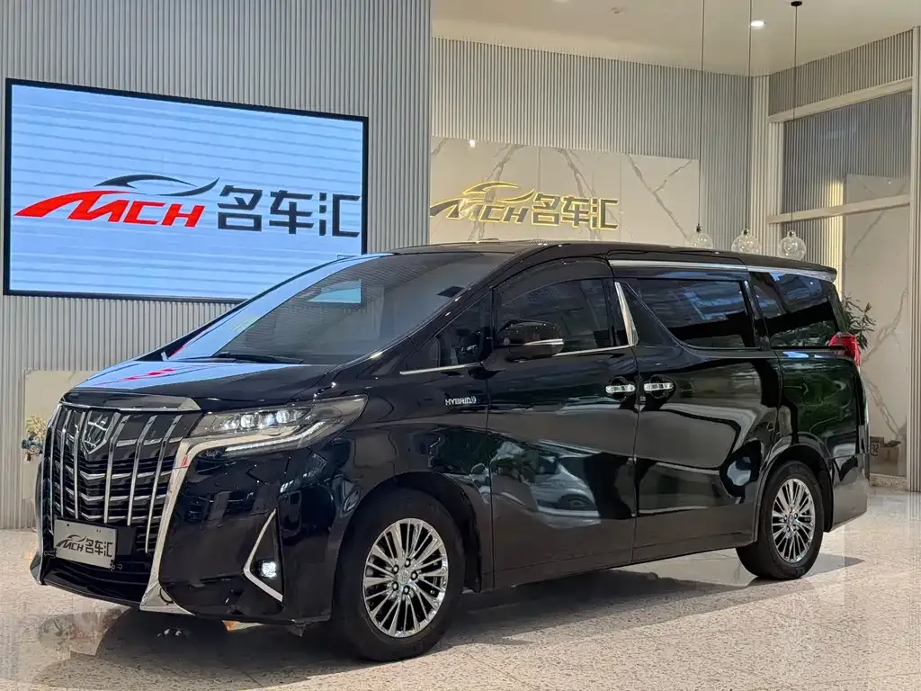 Toyota Alphard — фото 1