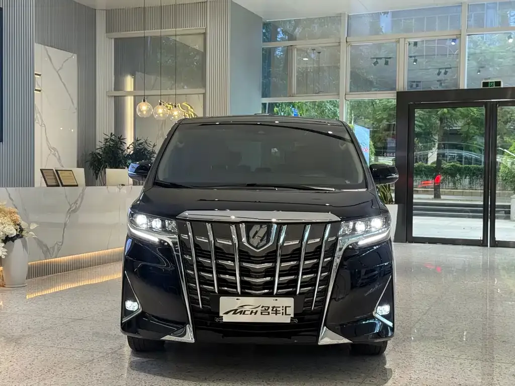 Toyota Alphard — фото 2