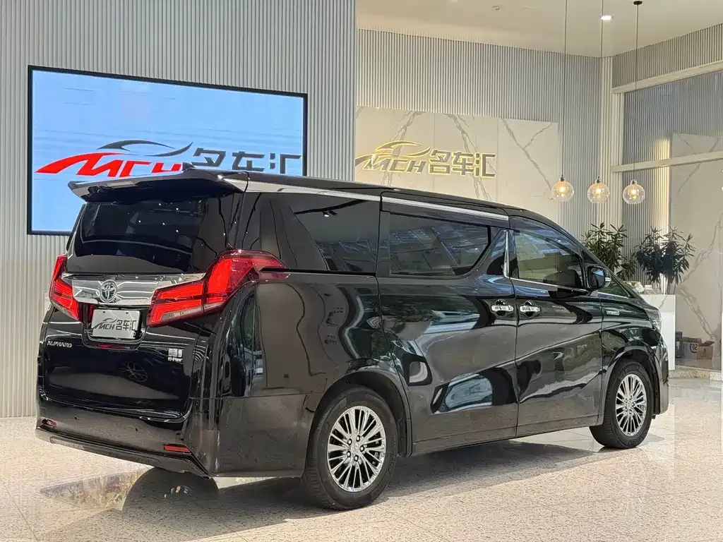 Toyota Alphard — фото 3