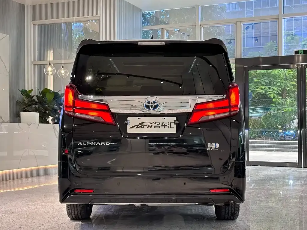 Toyota Alphard — фото 4
