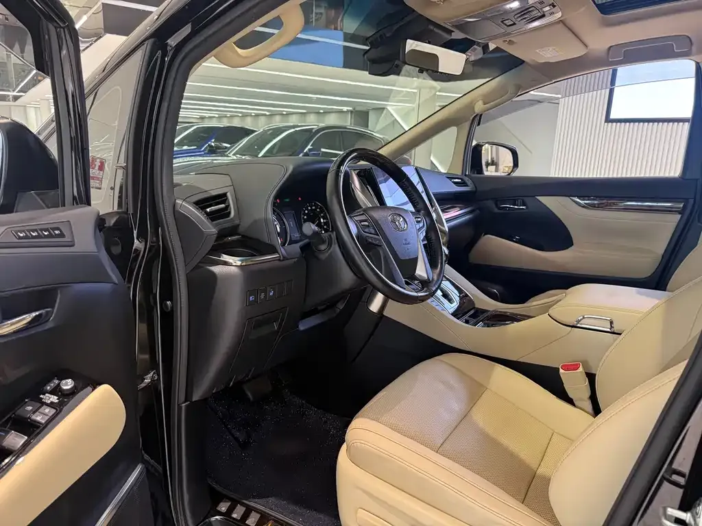 Toyota Alphard — фото 6