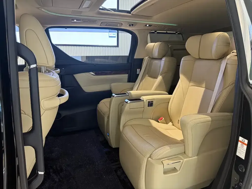 Toyota Alphard — фото 7