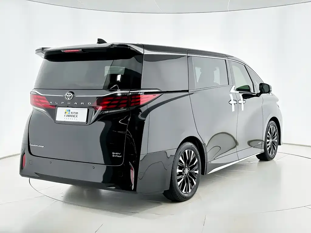 Toyota Alphard — фото 2