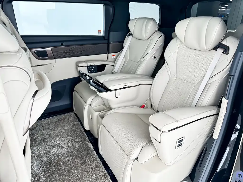 Toyota Alphard — фото 5