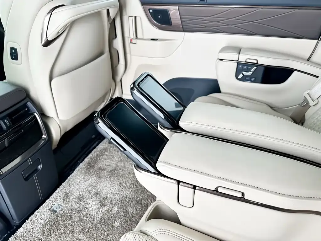 Toyota Alphard — фото 6