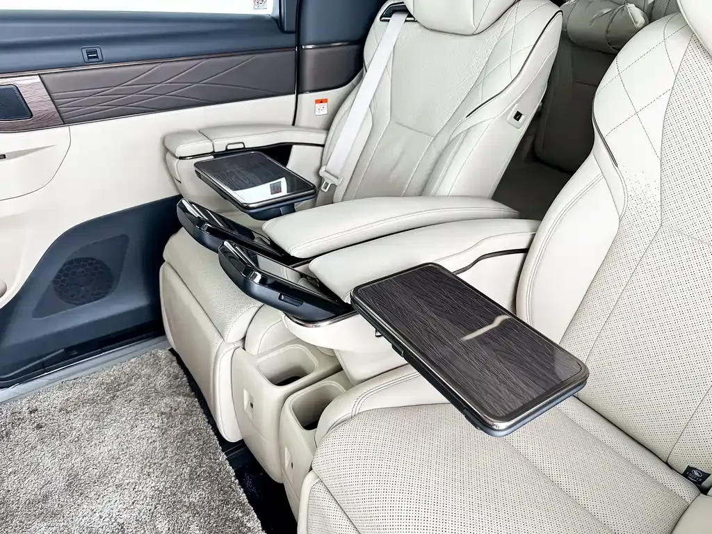 Toyota Alphard — фото 8