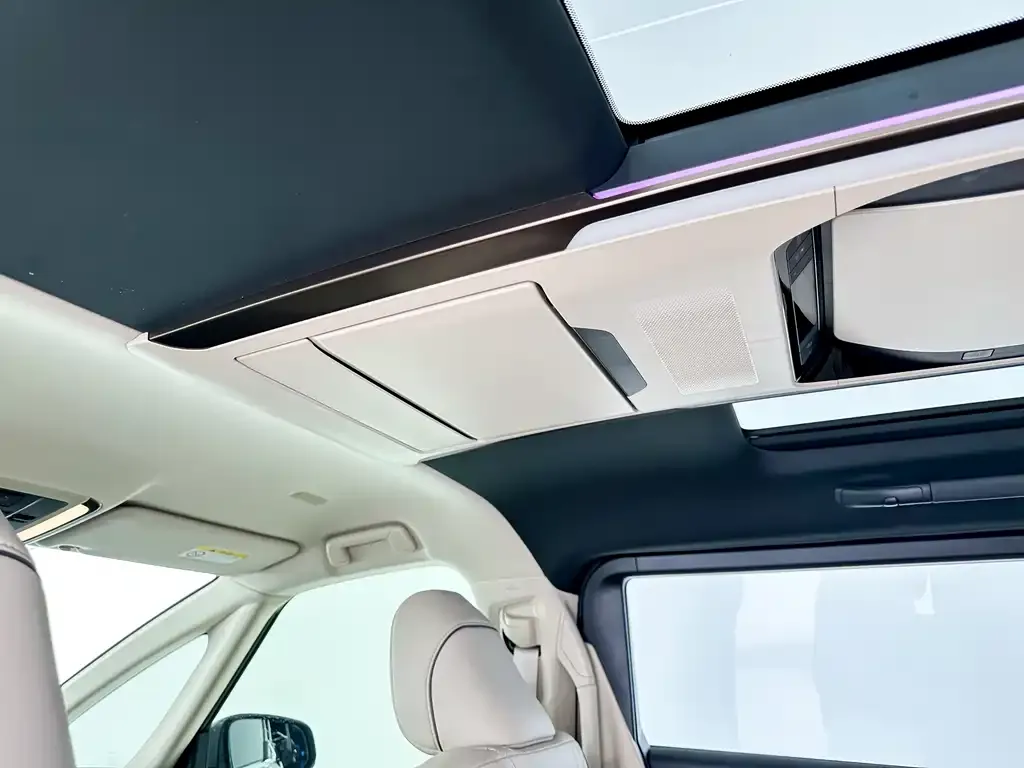 Toyota Alphard — фото 9