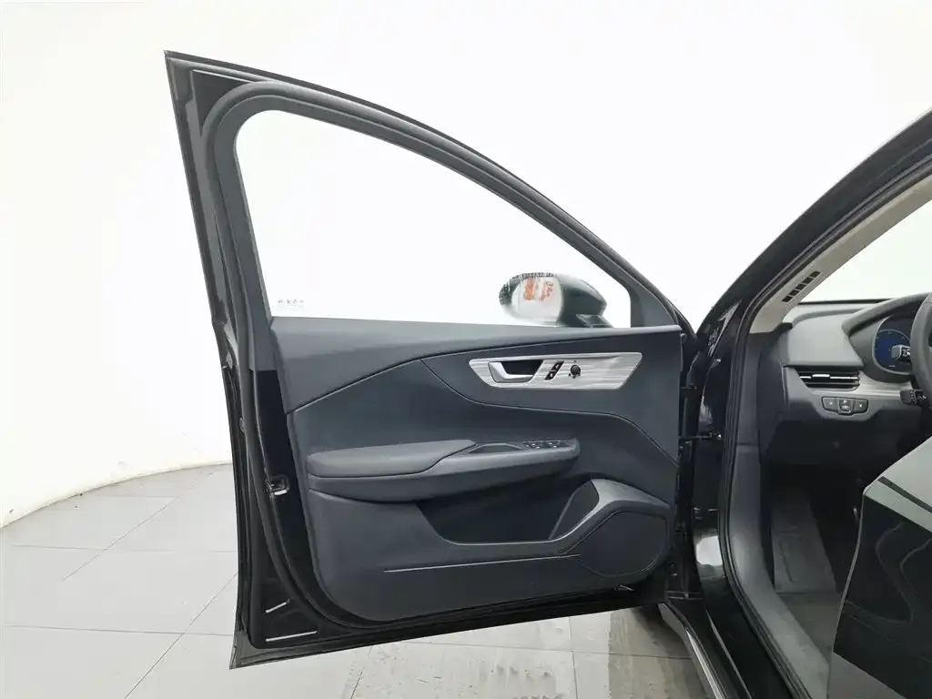 Hongqi E-QM5 — фото 8