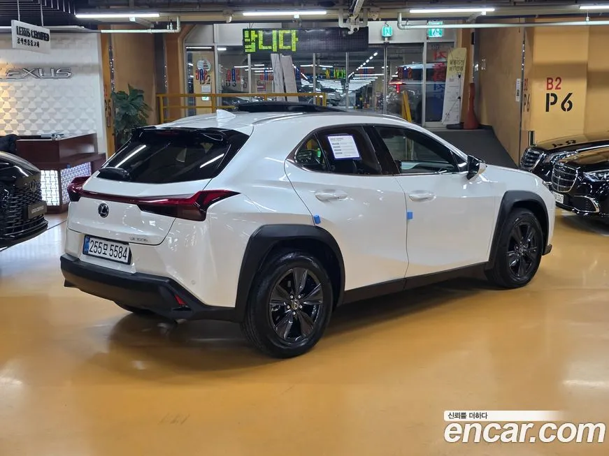 Lexus UX — фото 2