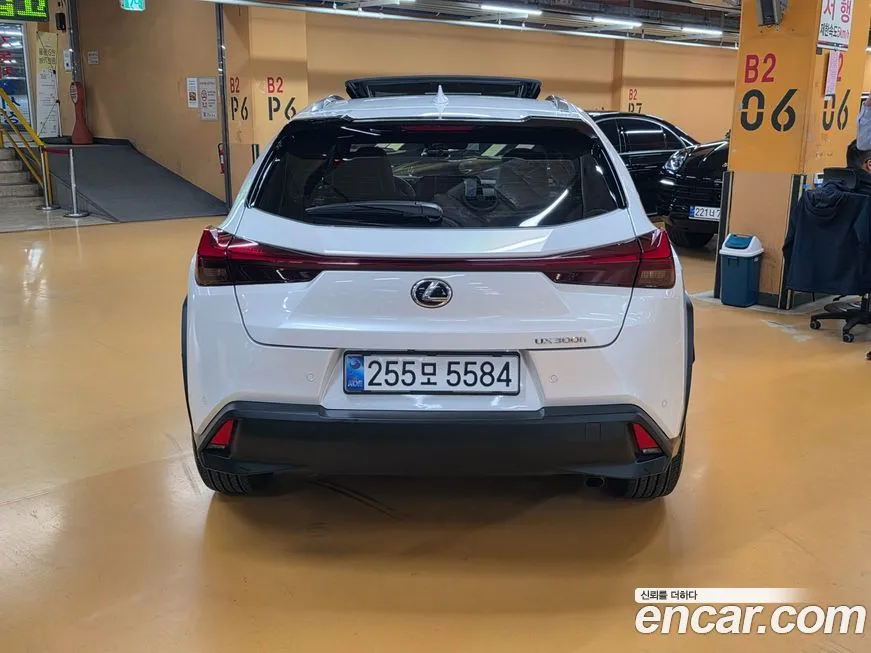 Lexus UX — фото 4