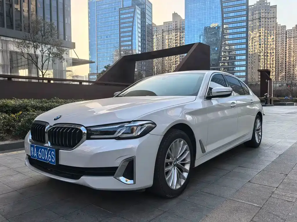 BMW 5 Series — фото 1
