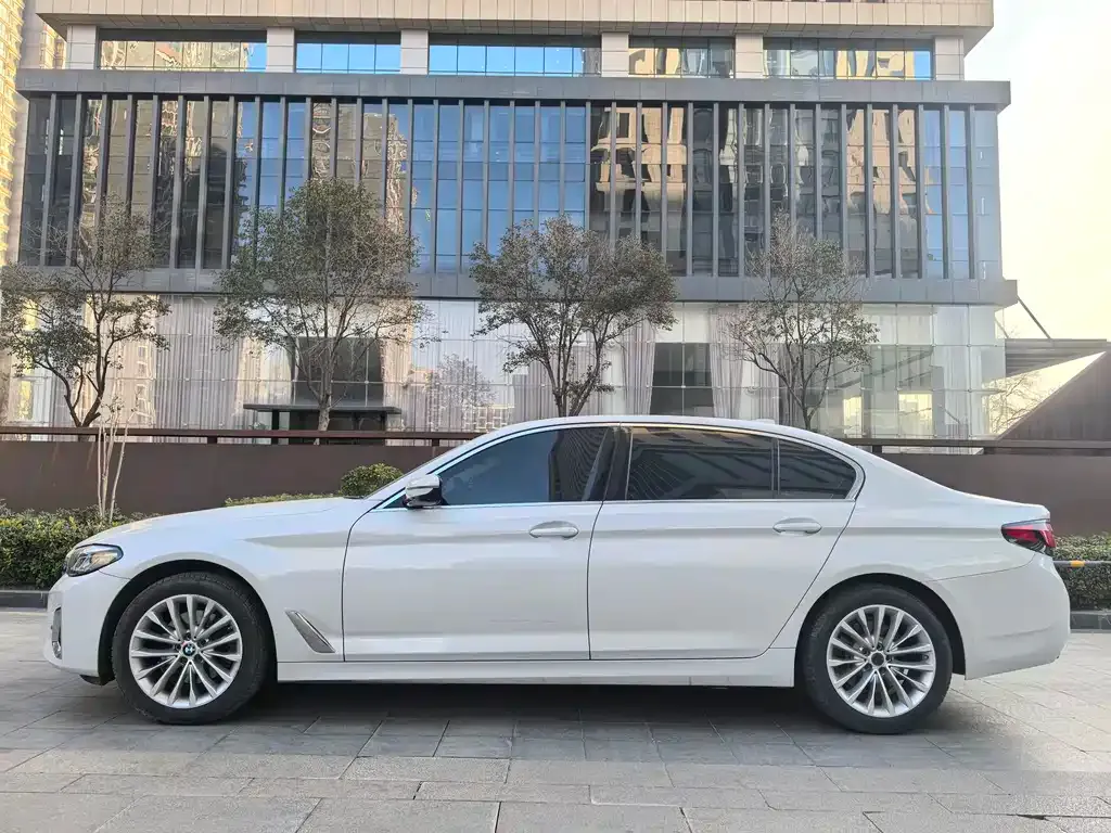 BMW 5 Series — фото 3