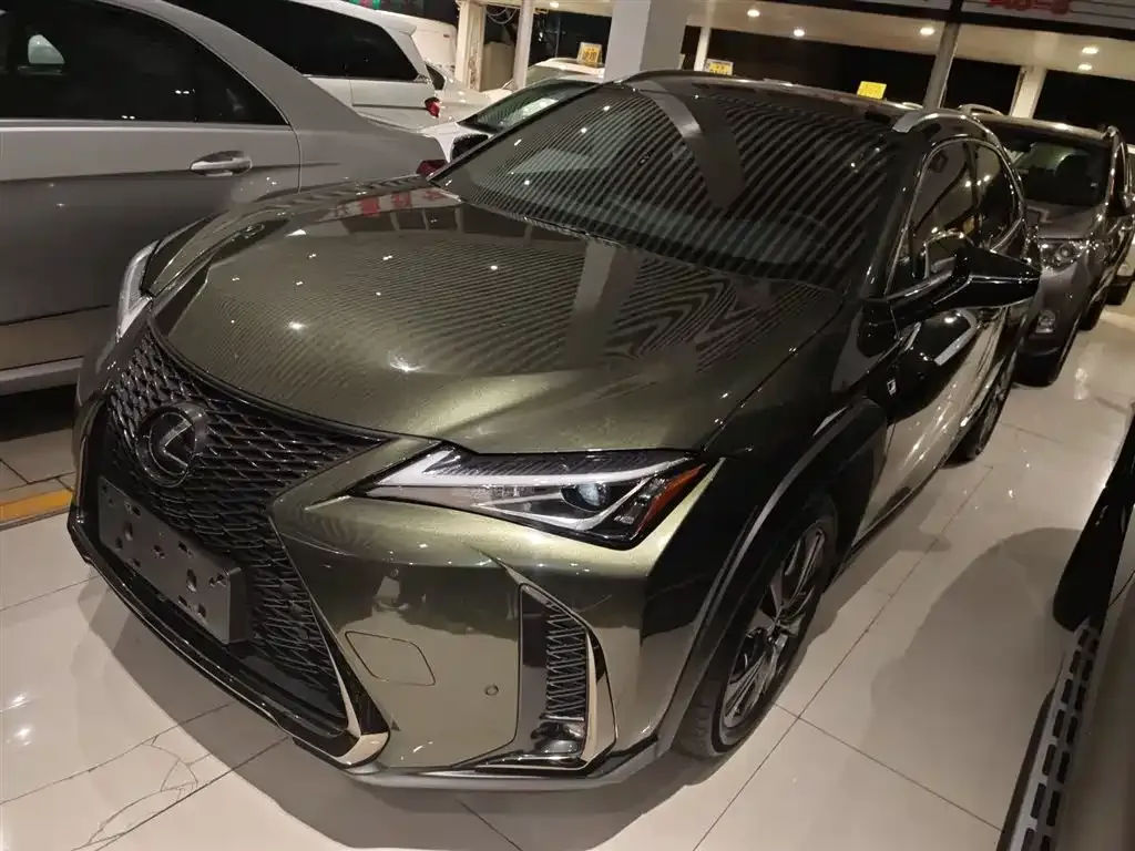 Lexus UX — фото 1