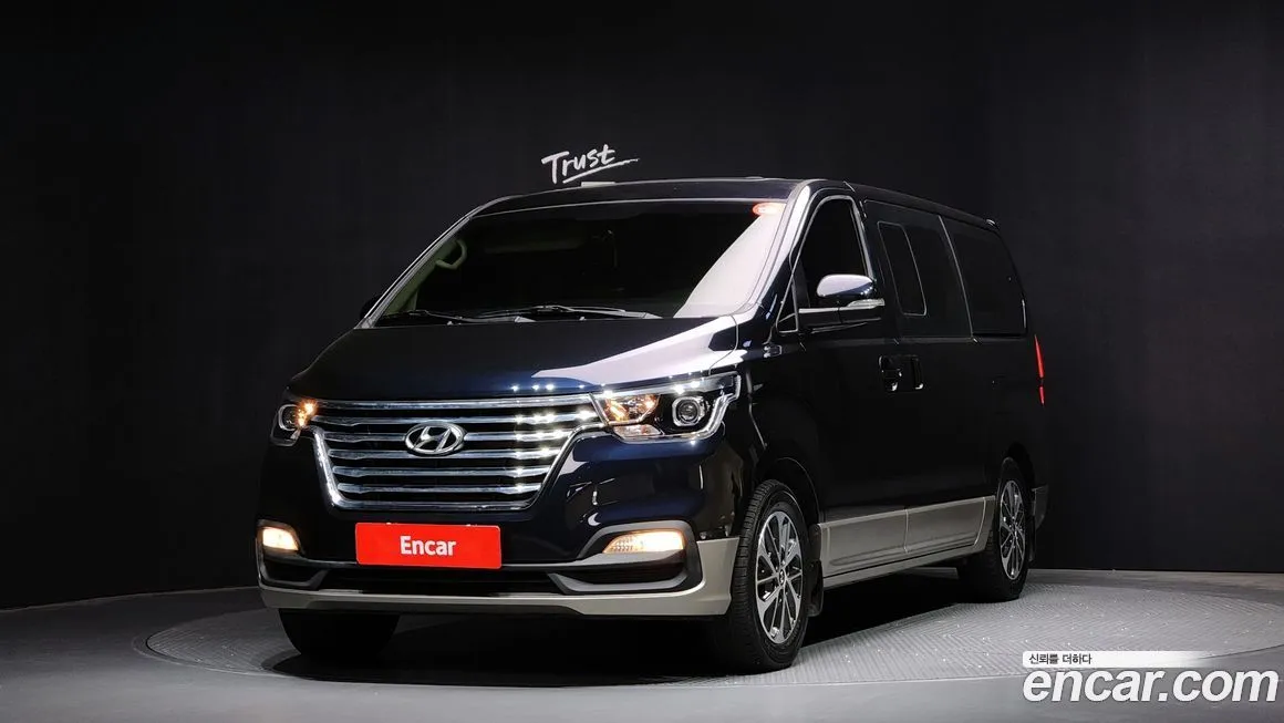 Hyundai Starex — фото 1
