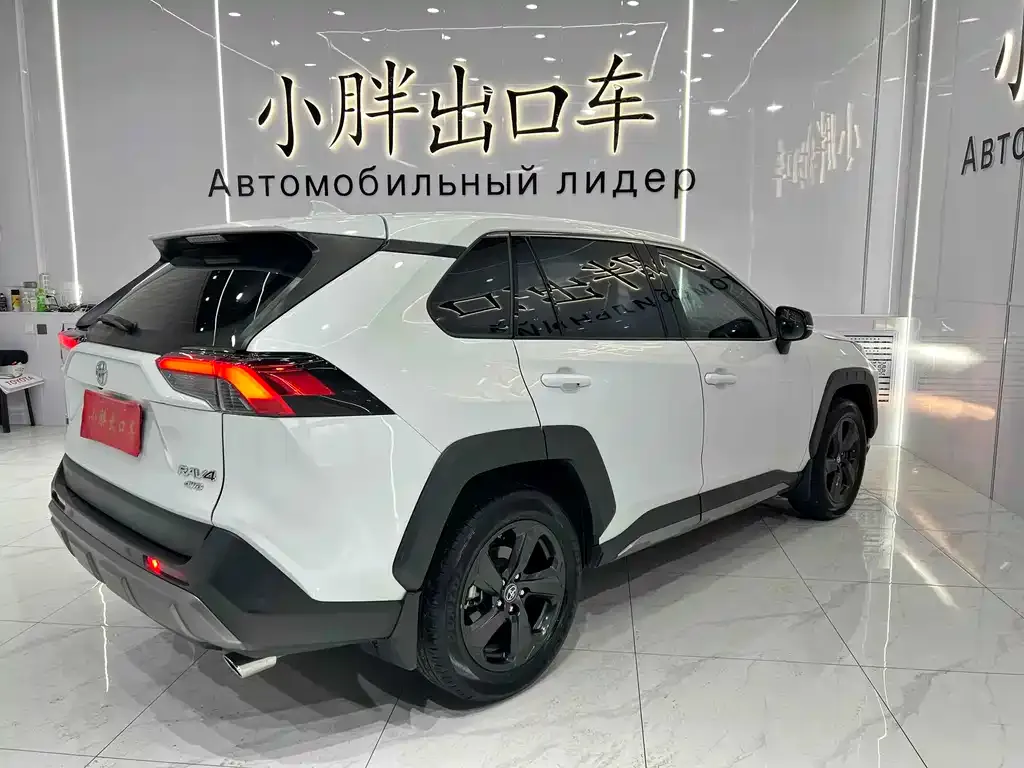 Toyota RAV4 — фото 5
