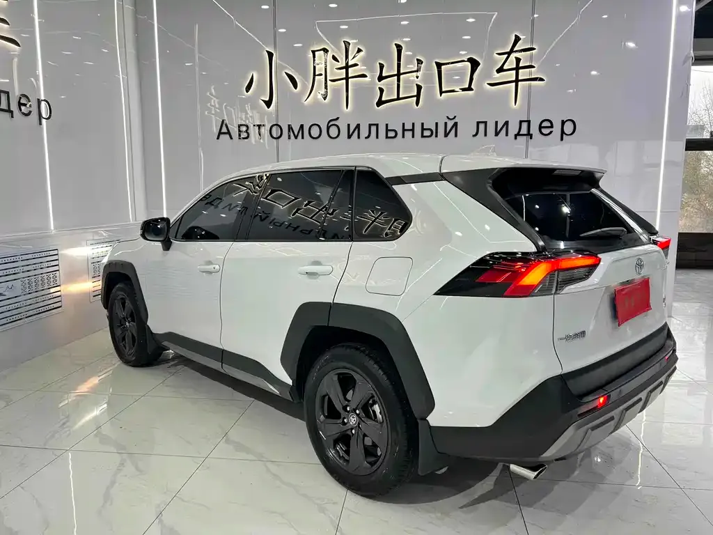 Toyota RAV4 — фото 6