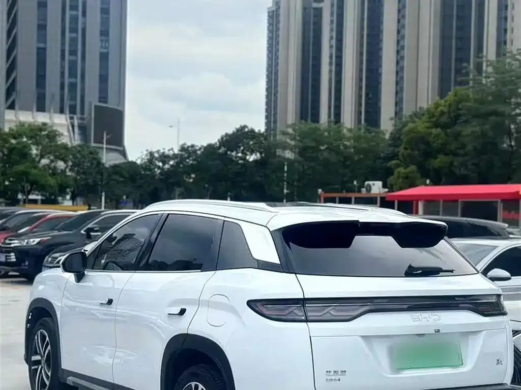 BYD L DM-i — фото 10