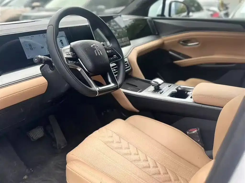 BYD L DM-i — фото 4