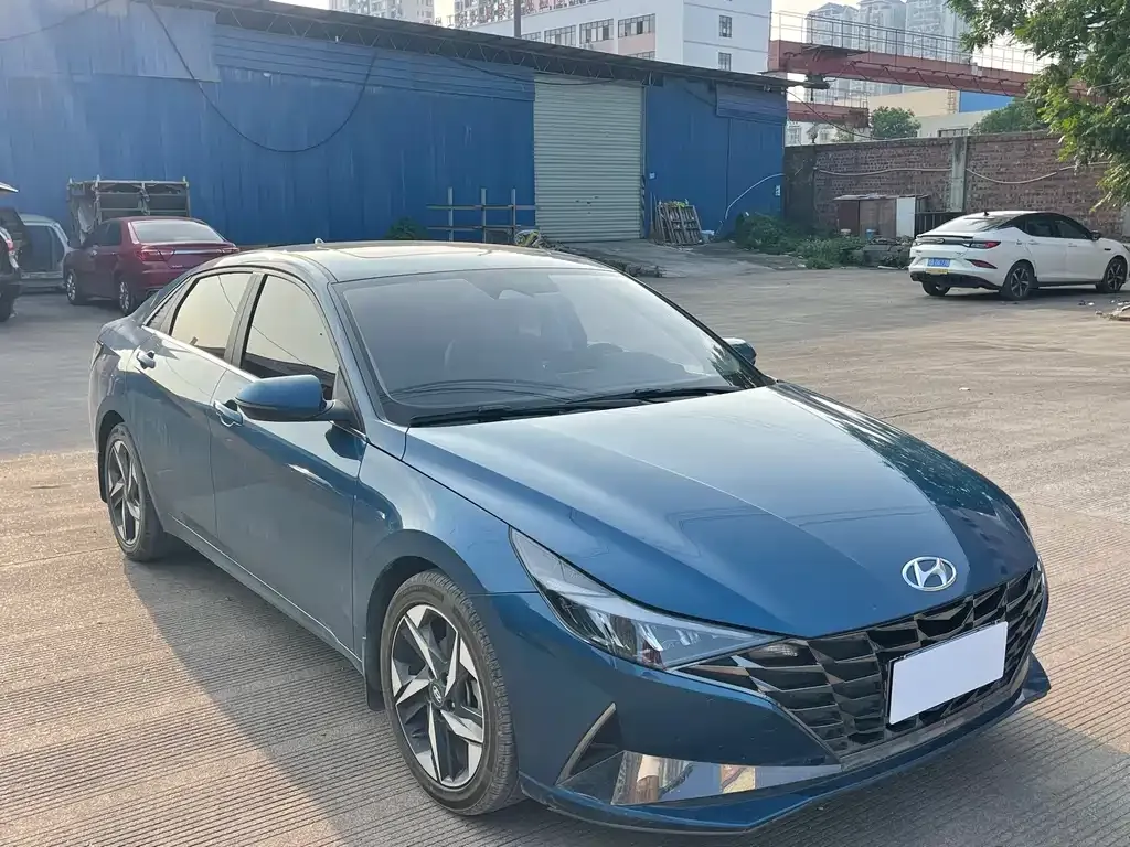 Hyundai Elantra — фото 2