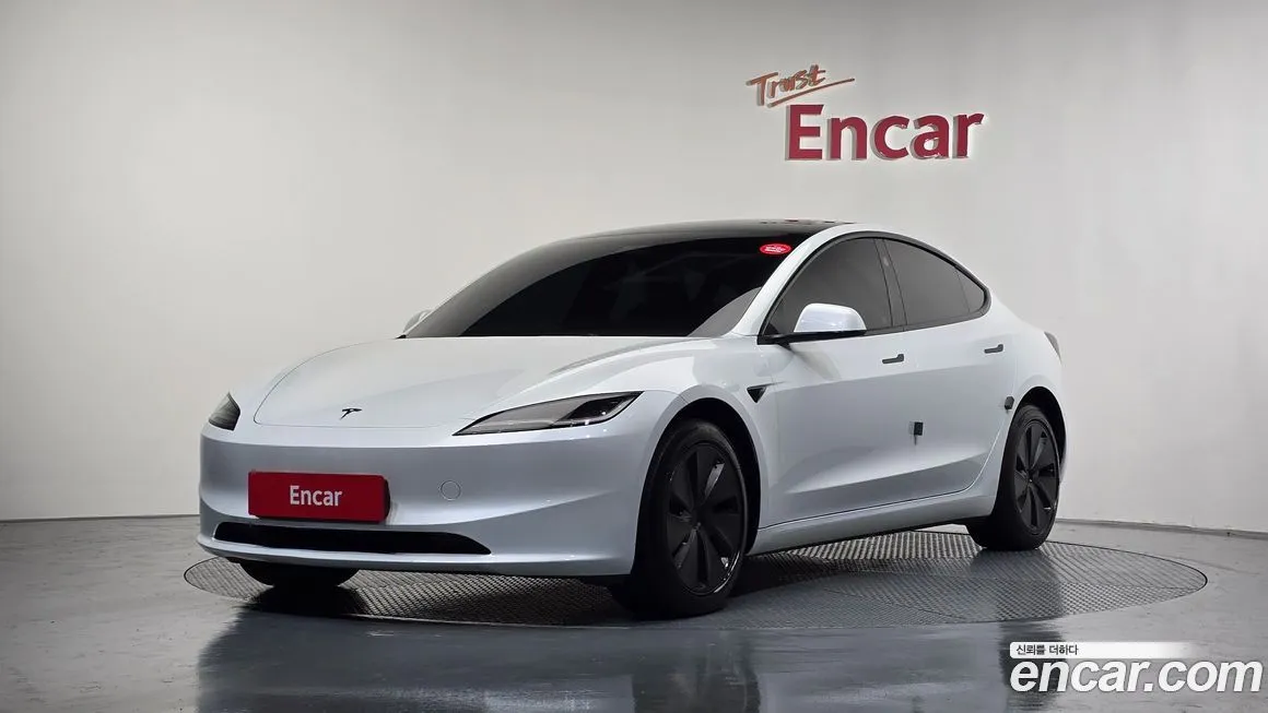 Tesla Model 3 — фото 1